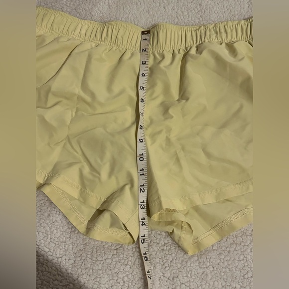 Athletic Women’s Yellow Short with Pockets size X-Large (16-18)  has Inner Brief - Picture 5 of 5